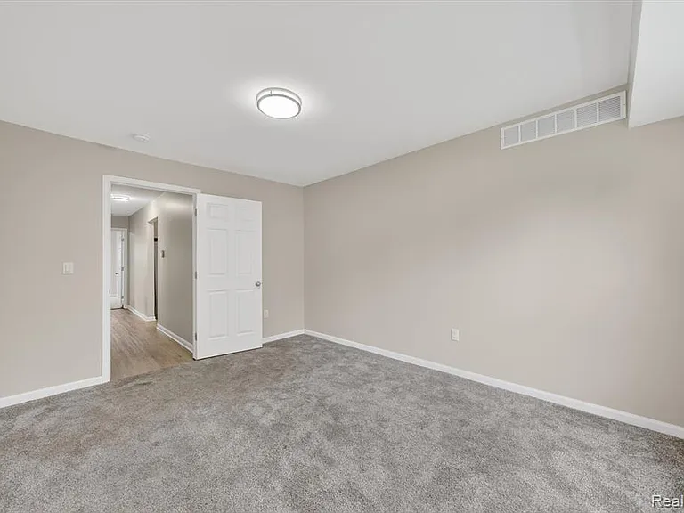 44393 Sunnyside Dr — Photo 22