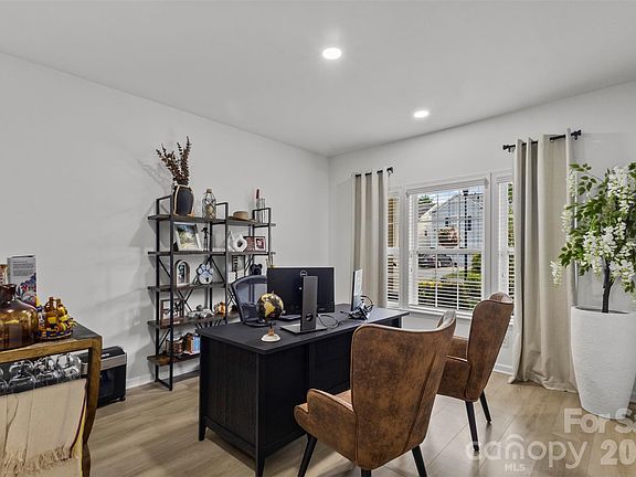 4th image of 2066 Durand Rd