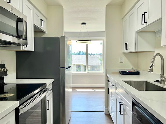 2nd image of 12423 NE 145th Pl