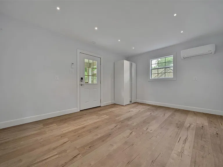 2206 Saxon Dr — Photo 37