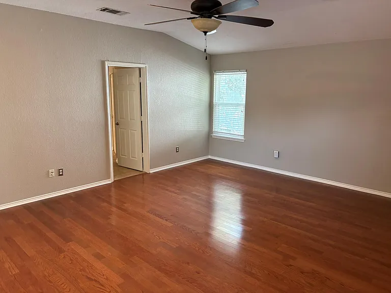 7504 Napier Trl — Photo 10