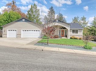 127 NW Constitution Cir, Grants Pass, OR 97526