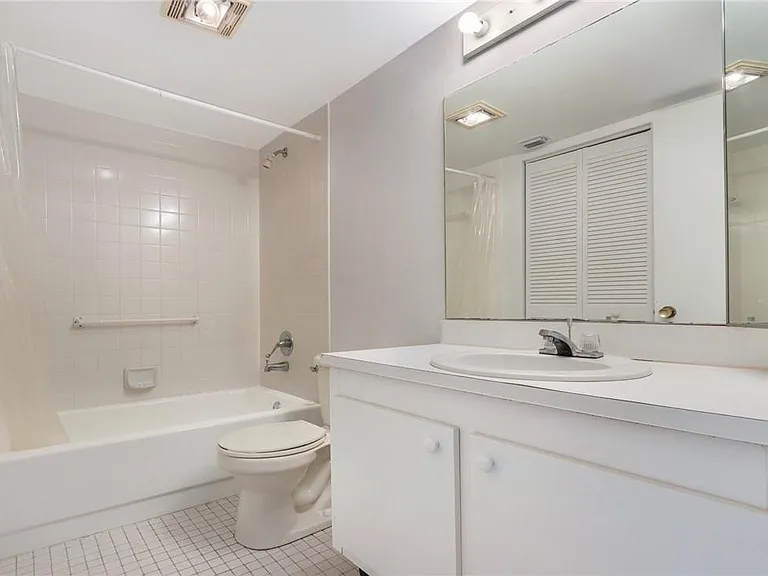 1400 SW 124th Ter #105Q — Photo 5