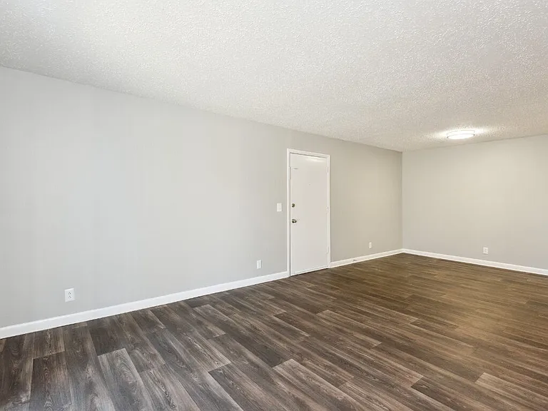 Meadow Glen Apartments — Photo 11