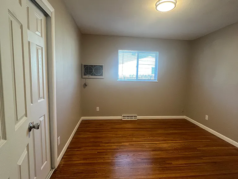 2214 Florence St — Photo 14