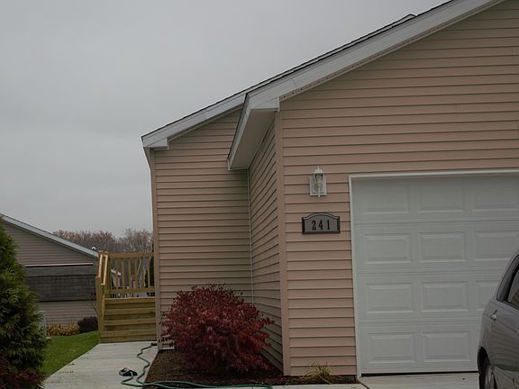 The Woodland w 2 car Garage