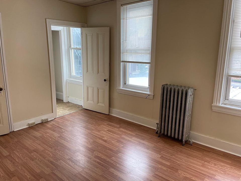 2nd image of 613 Walnut St #2-R