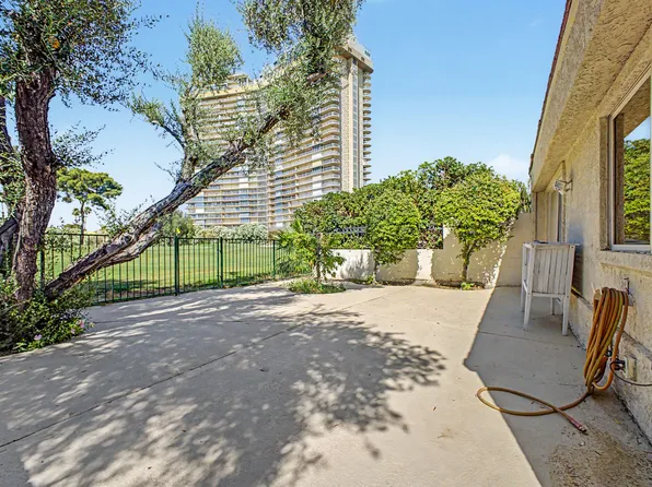 3145 Bel Air Dr, Las Vegas, NV 89109