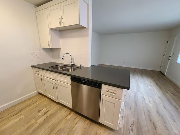 4th image of 2500 Mathews Ave #1
