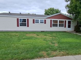 1302 Bridle Dr, North Platte, NE 69101