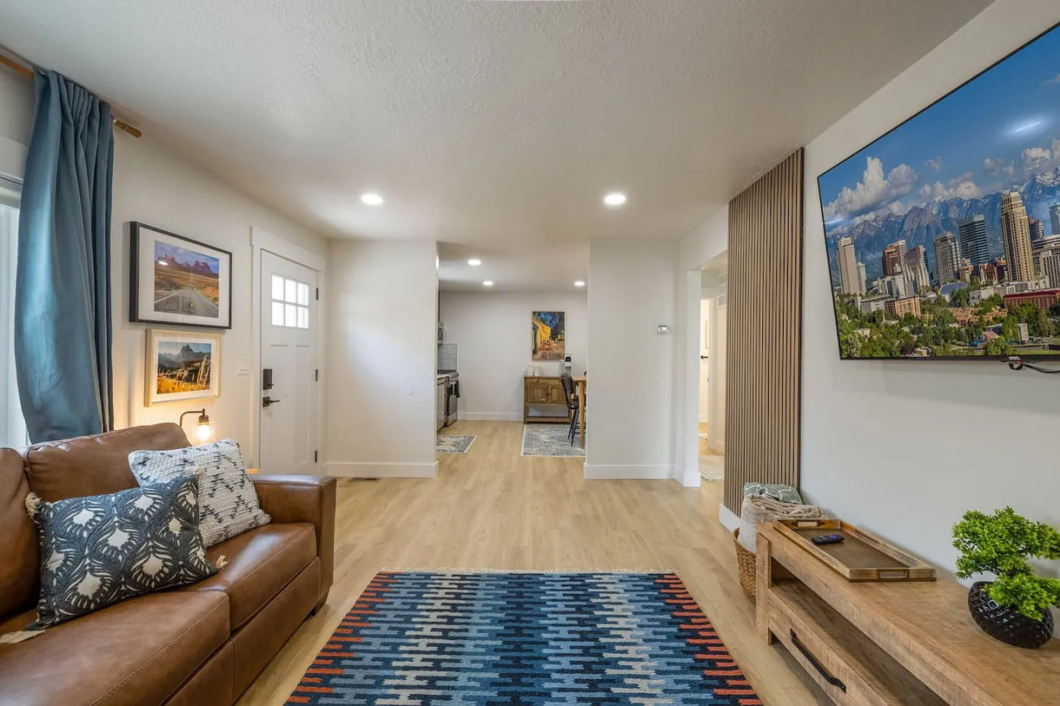 1 bed, 1.0 bath, 1689 sqft, $3,258 — Photo 2