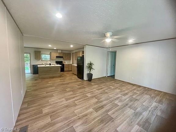 4th image of 152 Lester Dr