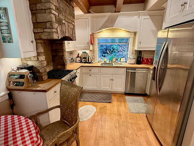 225 Cathedral Dr — Photo 9