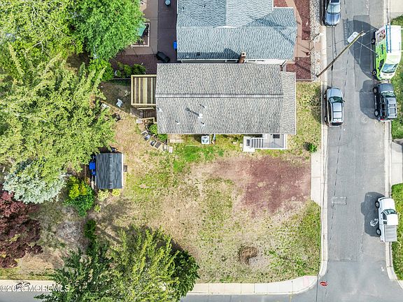 4th image of 401 Walnut Street