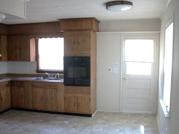 4th image of 319 Pryor Ave