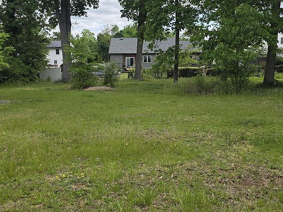 4th image of 2401 Hudson St