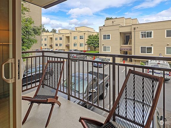 4th image of 5824 NE 75th Street #D107