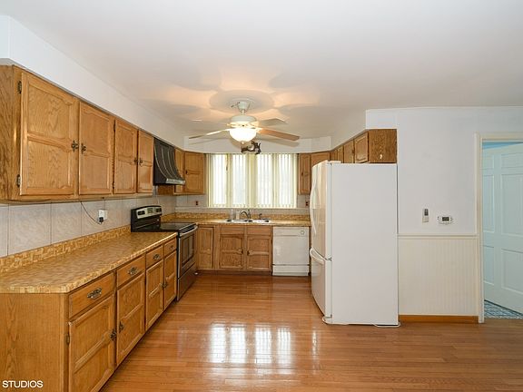 3rd image of 4728 Kolze Ave