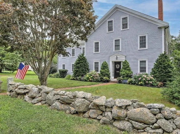 3 Rockland St, Dartmouth, MA 02748