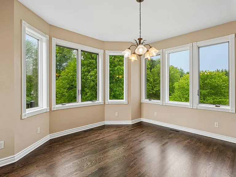 1819 Brookview Dr — Photo 13