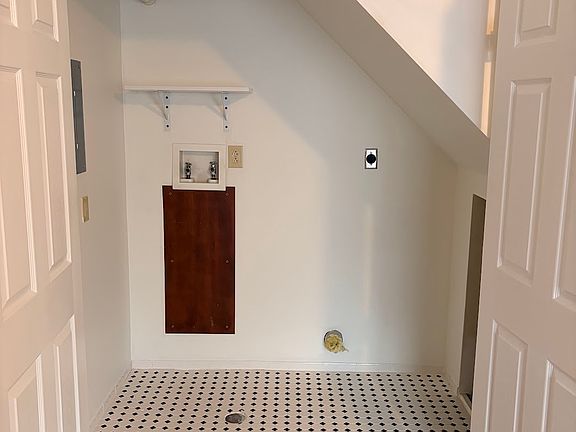 5th image of 117 S 5th St Rear 1