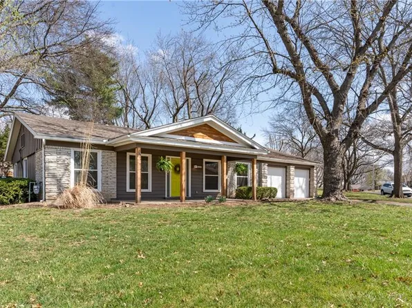 6100 W 88th St, Overland Park, KS 66207
