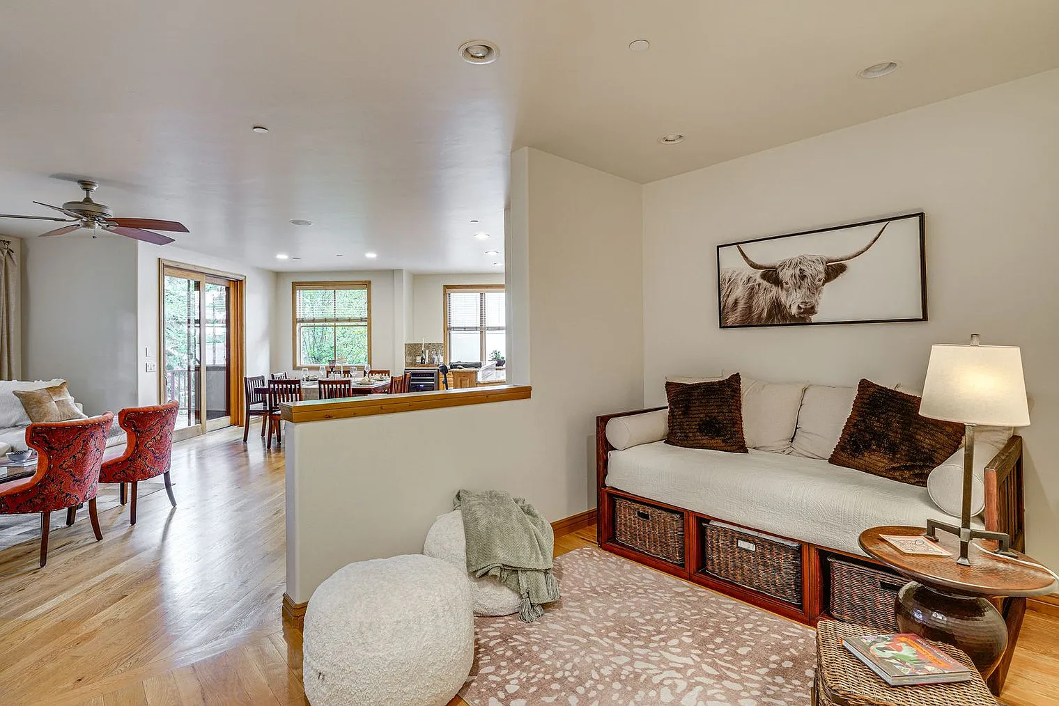 3 bed, 3.0 bath, 1194 sqft, $6,677 — Photo 4