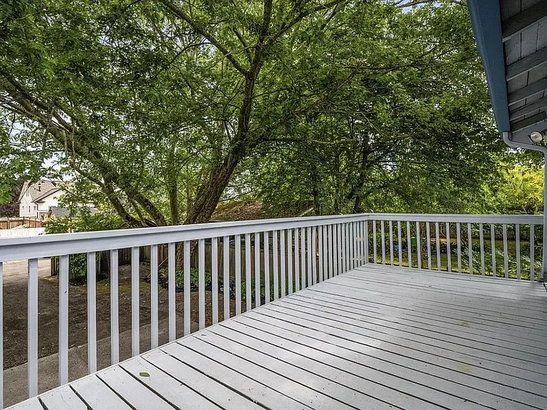 2327 Cedar St — Photo 12