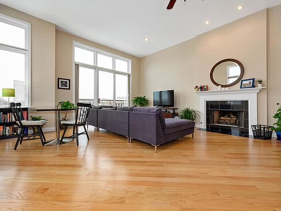 5th image of 2535 W Flournoy St #3