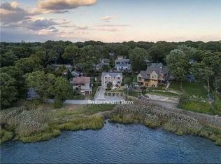 80 Edgewater Dr, Warwick, RI 02886