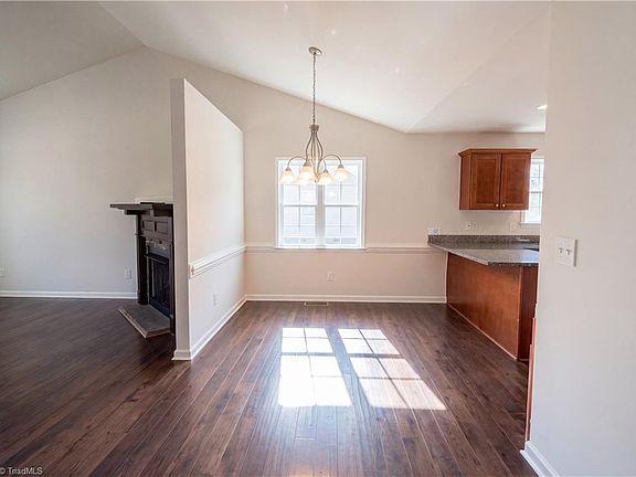5th image of 224 Santa Fe Cir