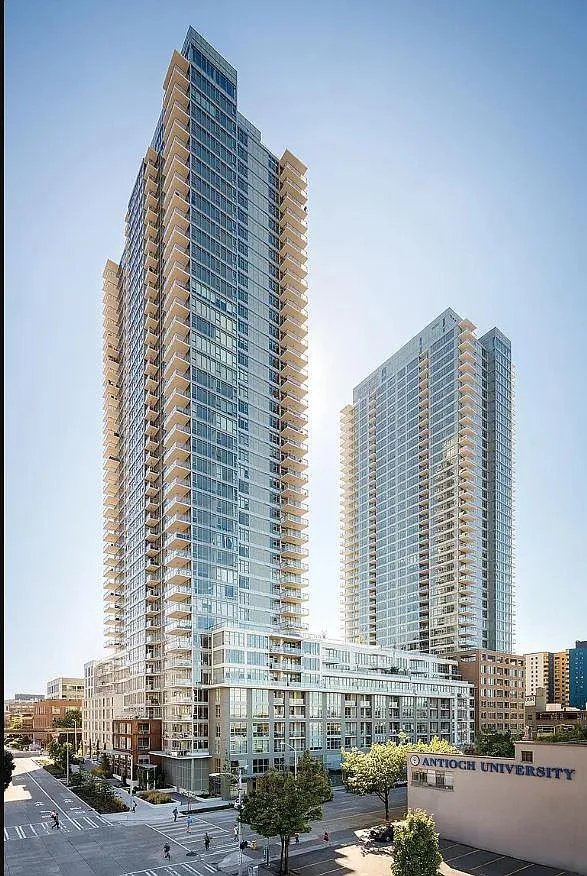 Building Photo - 583 Battery St #305N