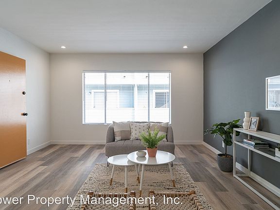 4th image of 127 W 64th Pl APT 6