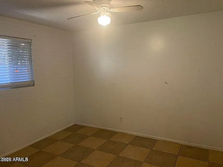 2 bed, 1.0 bath, 4512 sqft, $995 — Photo 4