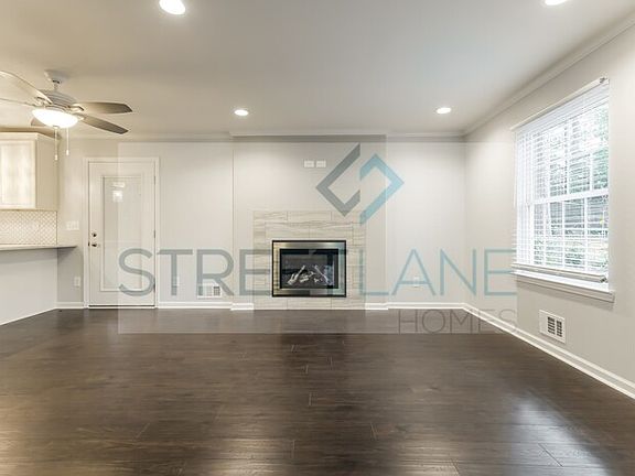 4th image of 2587 Glen Cir