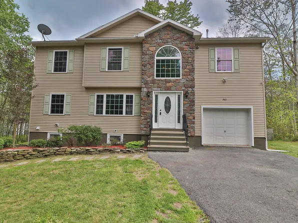 302 Leaf St, Tobyhanna, PA 18466