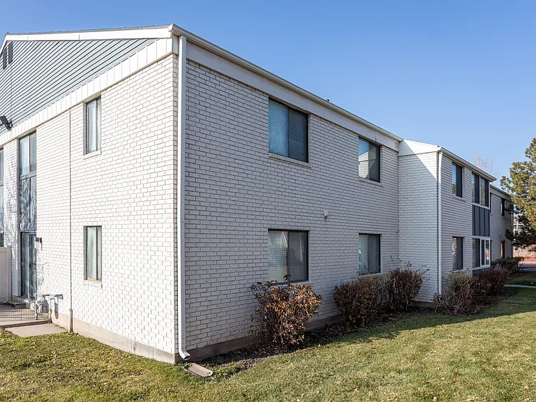 Goldstone Place Apartments — Photo 18