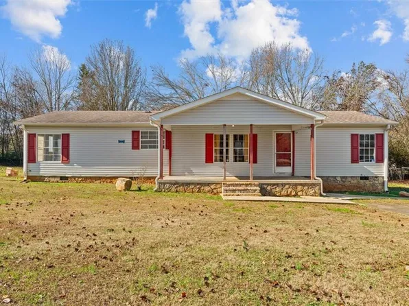 214 Nassau Cir, Chatsworth, GA 30705