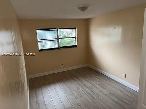 15157 NE 6th Ave #12 — Photo 4