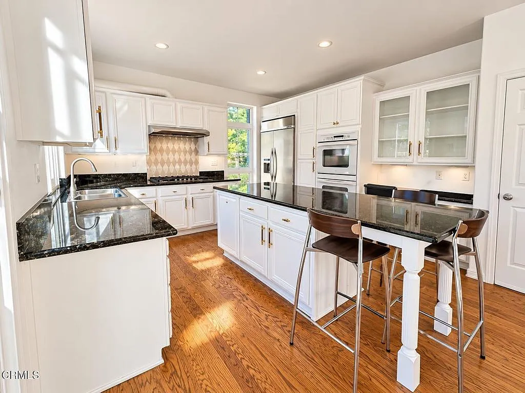 5 bed, 3.0 bath, 2571 sqft, $5,900 — Photo 4