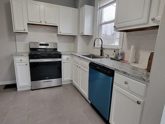 4th image of 2568 Indianola Ave #2568