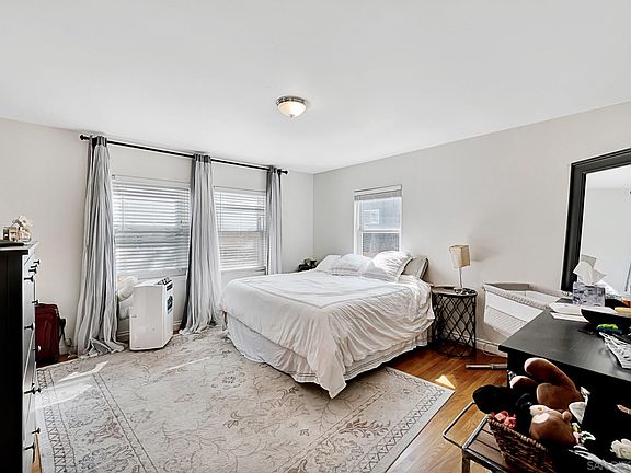5th image of 1067 Law St