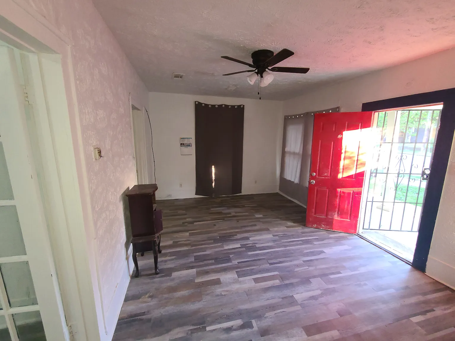 917 W Clarendon Dr — Photo 3