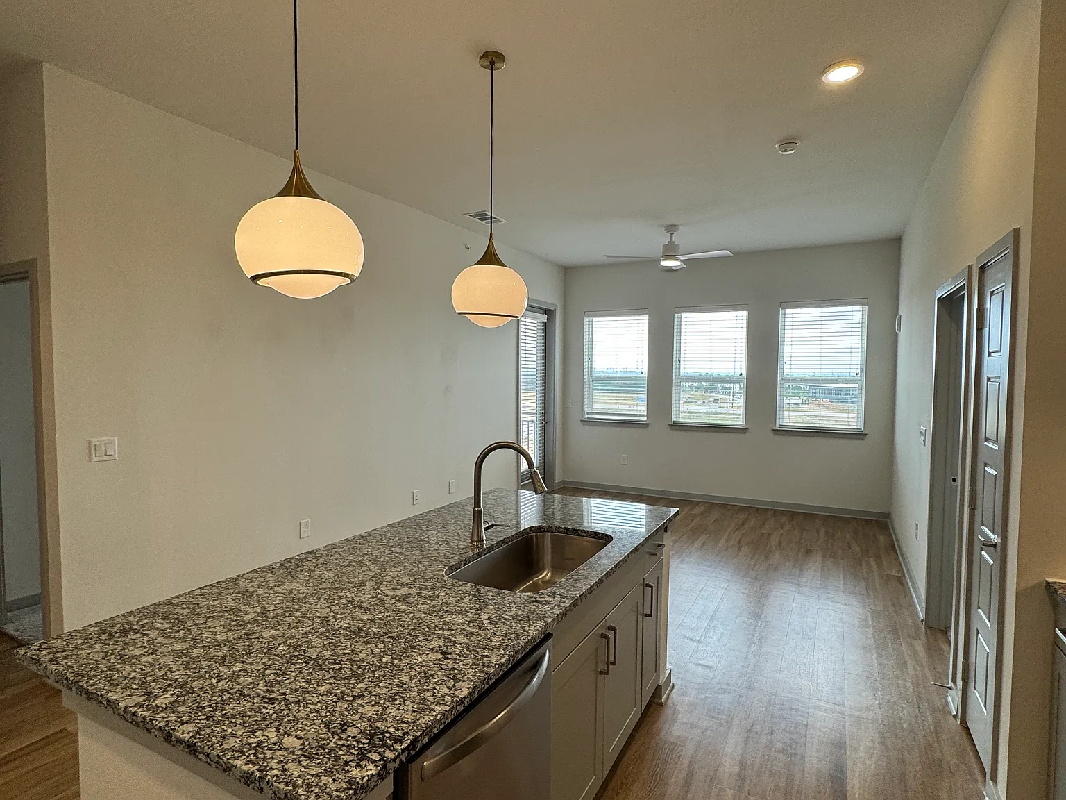 2 bed, 1165 sqft, $1,599 — Photo 3