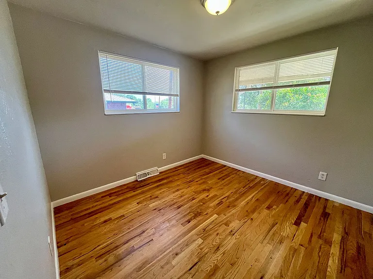 ** Move in Special** Spacious 3 bedroom, 1 bath Lakewood duplex with fenced in backyard available! — Photo 13