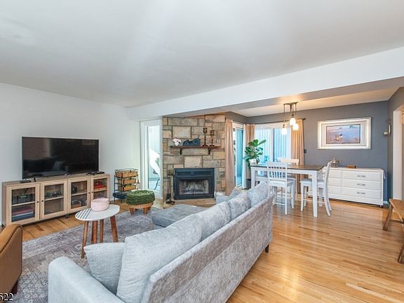 5th image of 56 Kensington Ct