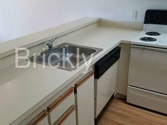 4th image of 1212 The Pointe Dr
