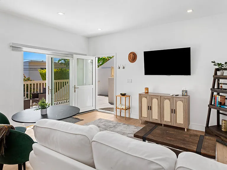 25157 Malibu Rd — Photo 32