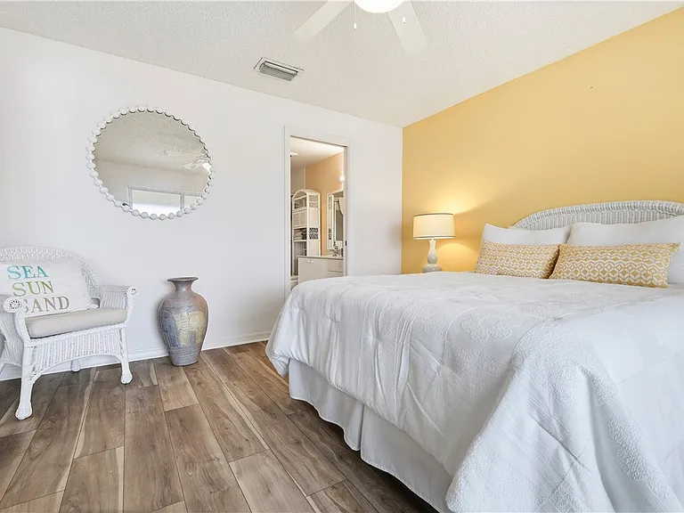 655 W Lake Jasmine Cir #207 — Photo 23