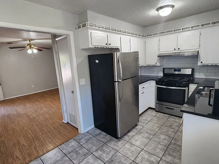 301 N University Dr #10 — Photo 17